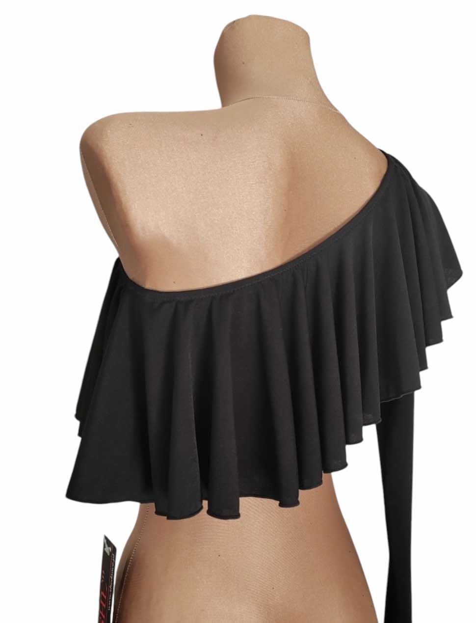 Top with sleeves and ruffle